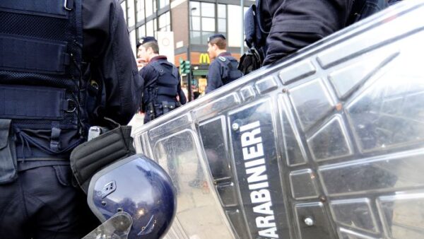 carabinieri agenti