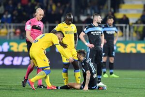 Cagliari-Lazio, l’arbitro sarà Fabbri: i precedenti