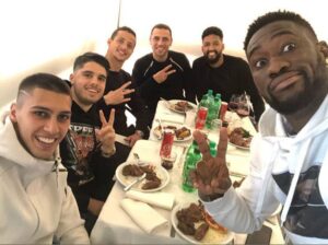 Lazio, pranzo relax a Formello: selfie e prese in giro – FOTO