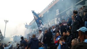 Lazio, è festa a Formello: lo striscione dei tifosi: «A Firenze come nel derby!» – FOTO