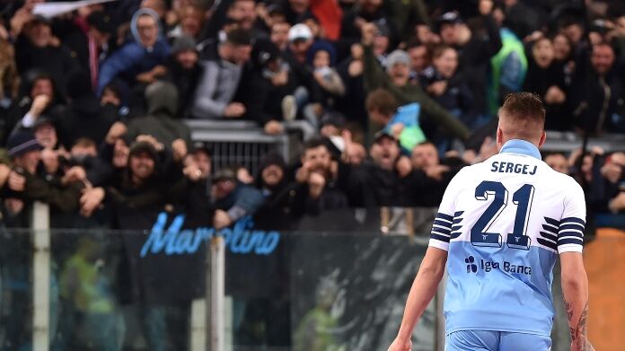 milinkovic-esulta-maggio-2019 milinkovic-savic premiazione miglior centrocampista serie a lazio-bologna