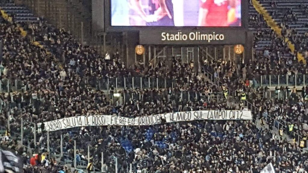Lazio-Bologna, la Nord saluta De Rossi: «Irriducibile nemico sul campo!» - FOTO 1 photo 2019 05 20 20 48 25