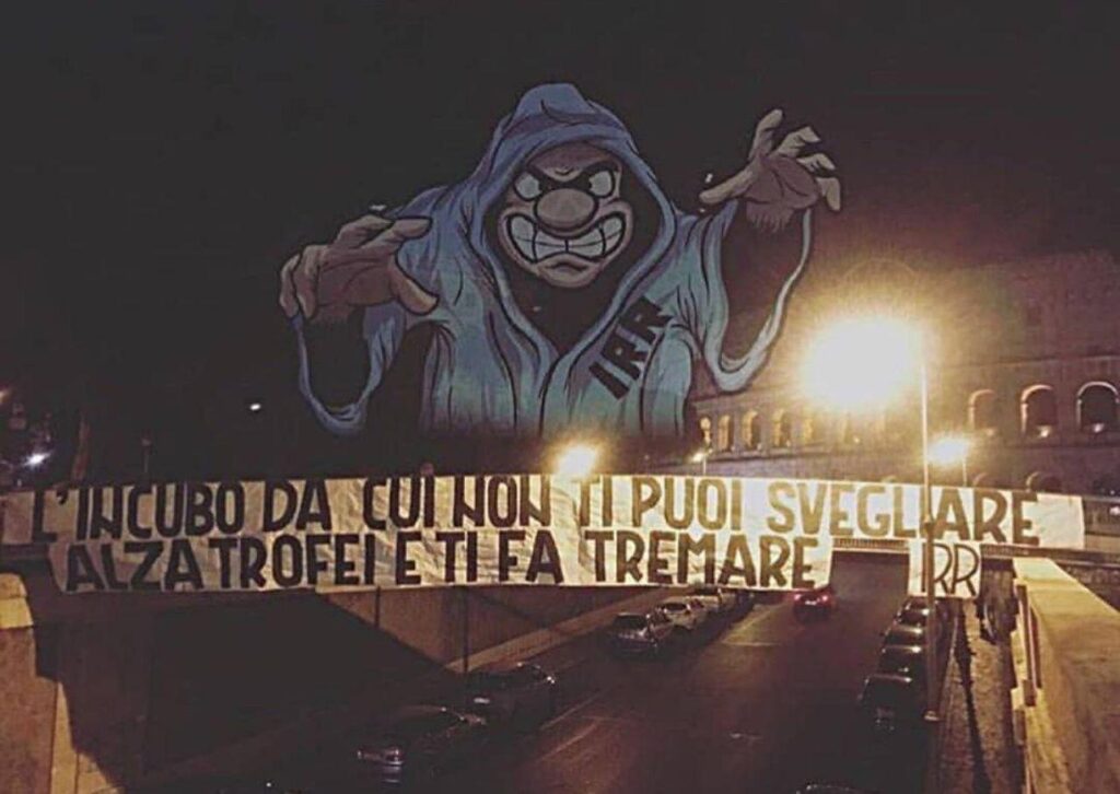 Lazio, al Colosseo un nuovo striscione per i romanisti: «L'incubo da cui non ti puoi svegliare...» - FOTO 1 photo 2019 05 22 09 17 47