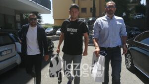 Lazio, Vavro sfoggia la maglia biancoceleste col numero… – FOTO