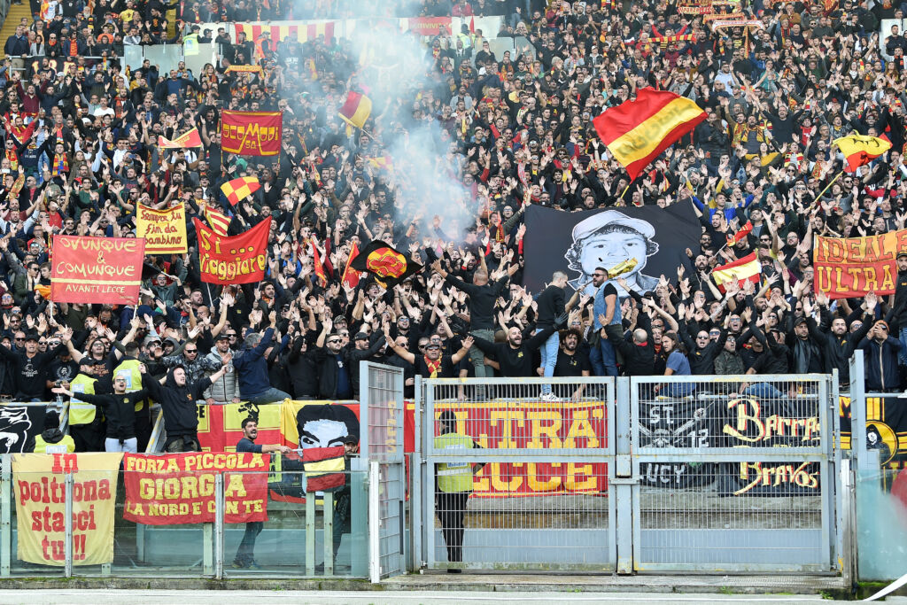 Corona Virus, a Lecce si misura la temperatura fuori dallo stadio 1 tifosi Lecce AS2 7012