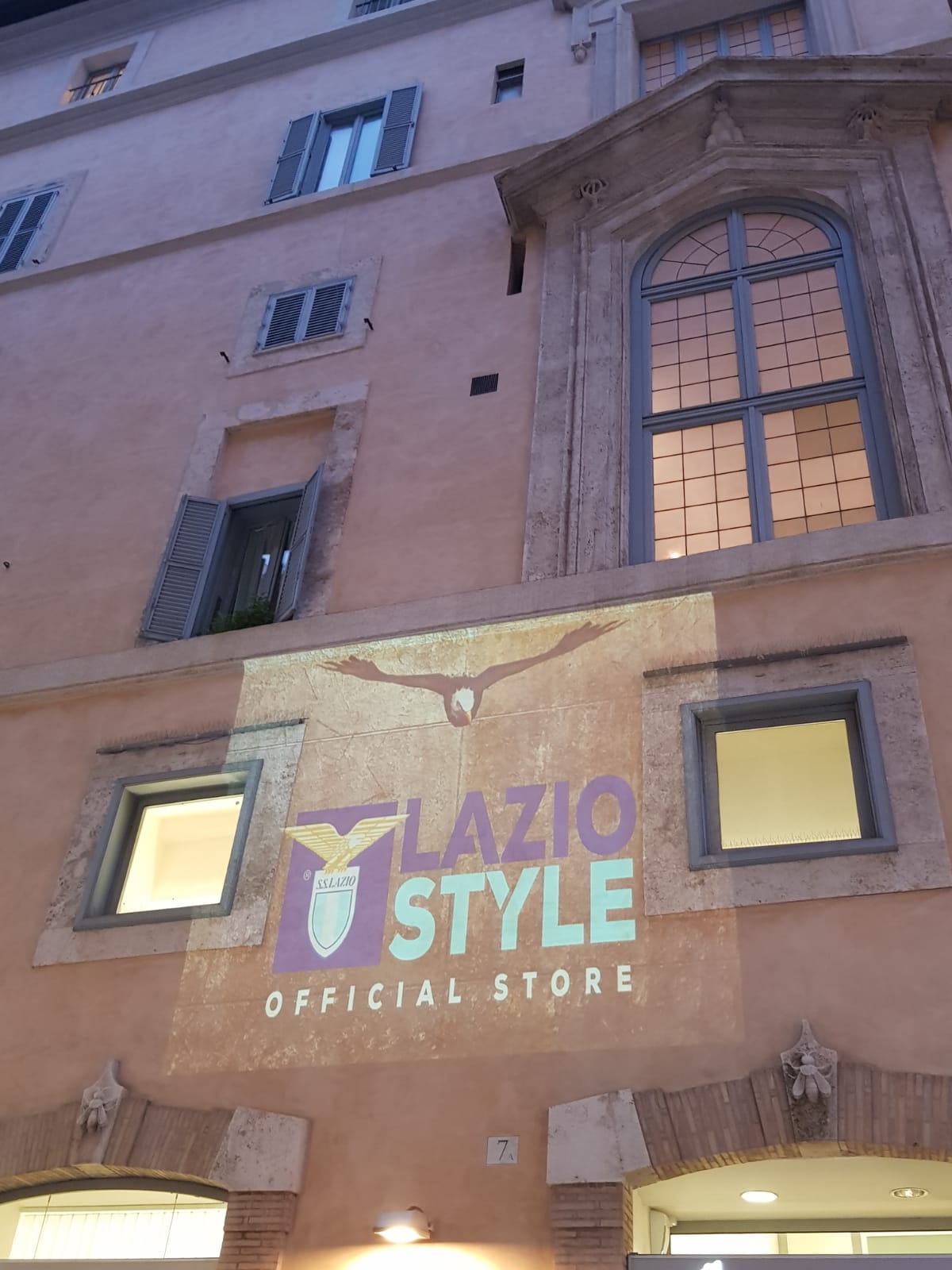 Lazio, grandi novità dallo store ufficiale dei biancocelesti: arrivano sconti fino al 40%! Tutti i dettagli 21 lazio store