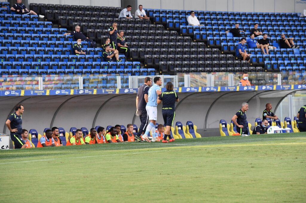 Lazio, infortunio per Luiz Felipe: il brasiliano esce con le stampelle FOTO 1 Luiz Felipe