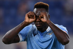 Caicedo, l’UEFA lo celebra su Twitter e coinvolge i tifosi biancocelesti