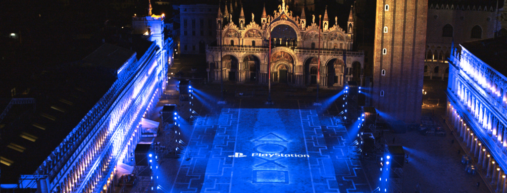 PlayStation illumina Piazza San Marco in occasione del lancio di PS5 1 PS5 Venezia
