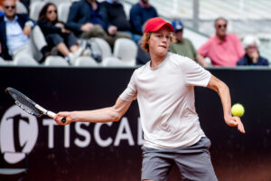Tennis, Sinner orgoglio azzurro: è il più giovane italiano a vincere un torneo Atp