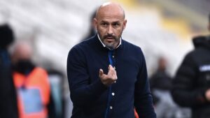 Italiano Lazio, lo Spezia vorrebbe trattenere il tecnico: la situazione