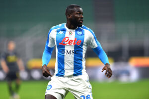Napoli, Koulibaly e Lozano uscirono per infortunio contro la Lazio: entrambi prossimi al rientro