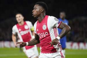 De Telegraaf, arrestato l’attaccante dell’Ajax Quincy Promes