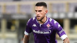 Fiorentina-W.Ham, clima teso a Praga: Biraghi ferito alla testa da una sigaretta elettronica