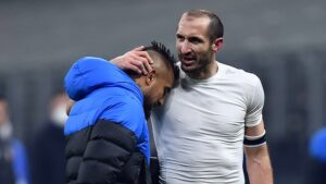 Infortunio Chiellini, il difensore chiede il cambio durante Porto Juve