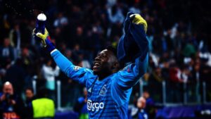 Solidarietà Ajax: i lancieri scendono in campo con la maglia di Onana