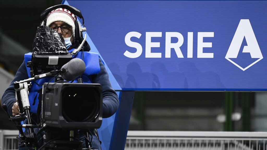 Diritti tv, Sky agli abbonati: «Ecco cosa succederà per il pacchetto calcio» 1 f8abc7ad 0f54 459b 9d96 61347c91be95