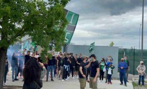 Sassuolo Lazio, i tifosi caricano la squadra neroverde – FOTO