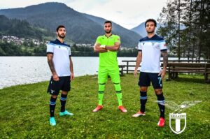 La Lazio presenta la nuova maglia, Immobile: «Bellissima, ma…» FOTO
