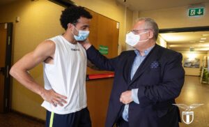 Felipe Anderson, l’affetto del presidente Lotito in Paideia FOTO
