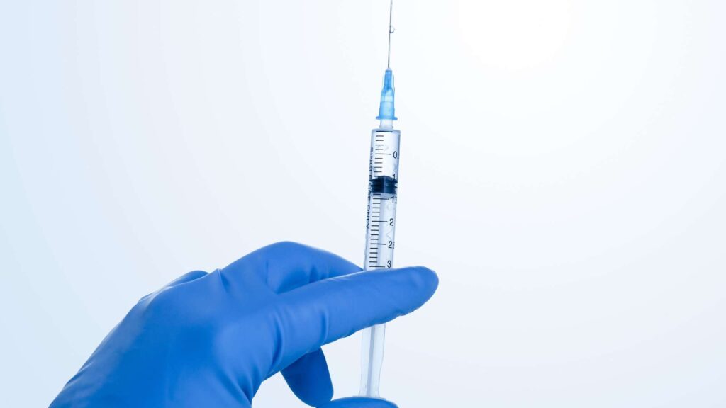 Fifa, l'appello ai calciatori: «Vaccinatevi, è la scelta giusta» 1 VACCINI