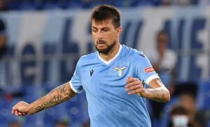 Acerbi, il difensore salta la prima parte dell’allenamento