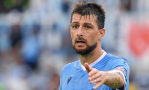 Compleanno Acerbi, gli auguri della Lazio – FOTO