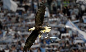 Prima volta allo stadio: Dazn racconta l’esperienza di un tifoso laziale