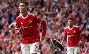 Cristiano Ronaldo abbatte uno steward, poi si scusa: cosa è successo
