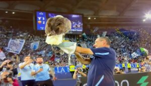 Rinnovo Sarri, in settimana l’incontro con Lotito: operazione da venti milioni