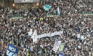 Lazio Inter: cori, striscione e targa per Inzaghi – FOTO