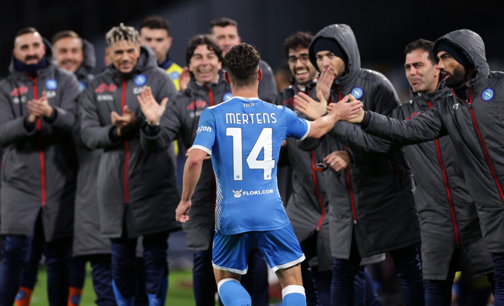 Mertens Lazio, Lotito ha offerto al belga il doppio rispetto a De Laurentiis: i dettagli 1 Esultanza Mertens
