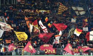 Roma Spezia, paura in Curva Sud: malore per un giovane tifoso