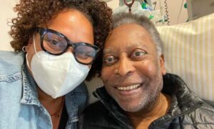 Pelè, la figlia rassicura: «Sta bene ed è a casa, lui è fortissimo»