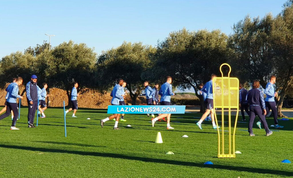 Allenamento Lazio, disciplina e sorrisi: a Formello si lavora duramente. Gli scatti del pomeriggio 1 Allenamento Lazio 2