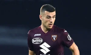 Torino, Buongiorno si toglie la maglia per farsi ammonire: l’arbitro lo gela