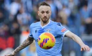 Infortunio Lazzari, il terzino brucia i tempi: in campo prima del derby?