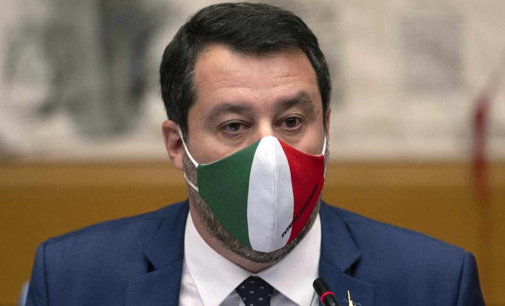 Roma Lazio, Salvini replica sullo striscione antisemita: «Quelli non sono tifosi ma idioti» 1 Salvini