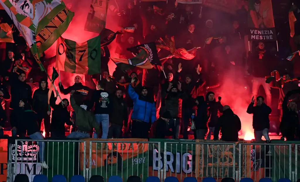 Morte Zamparini, minuto di silenzio al Penzo: la Curva si gira di spalle 1 Tifosi Venezia