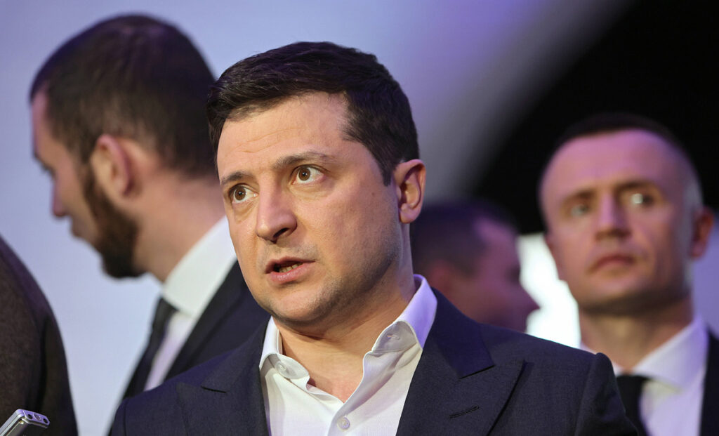 Guerra Russia Ucraina, missili su Kiev. Zelensky: «Siamo soli» 1 Zelensky