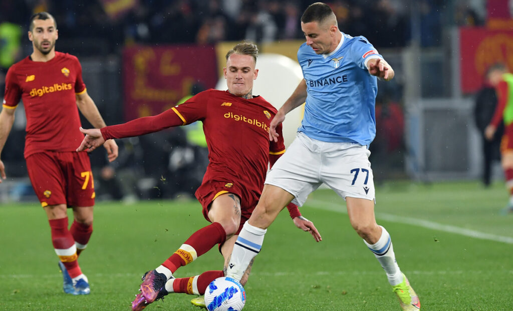 Roma Lazio, la Serie A ricorda l'appuntamento sui social - FOTO 1 Karsdorp Marusic Lazio Roma