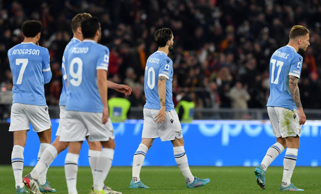 Roma Lazio, le pagelle dei quotidiani: disastro difesa, Lazzari si salva 1 Lazio