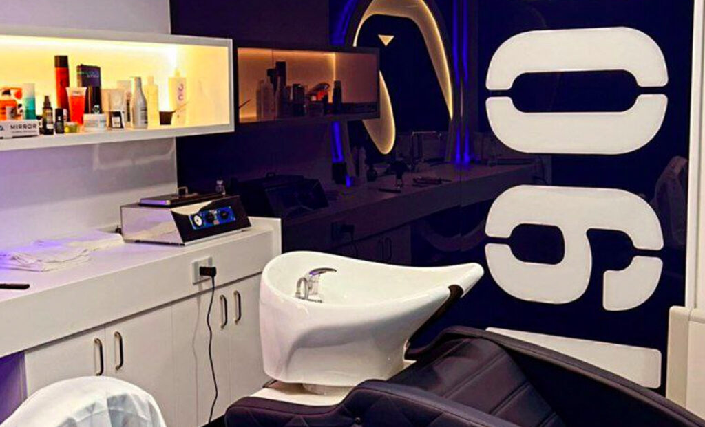 Formello, inaugurata la barberia ufficiale della Lazio: i dettagli 1 Barberia figaro
