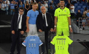 Leiva e Strakosha ai saluti: maglia speciale per i due dalla Lazio
