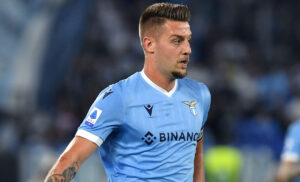 Ritiro Lazio, Milinkovic-Savic arrivato ad Auronzo: calorosa accoglienza dei tifosi – VIDEO