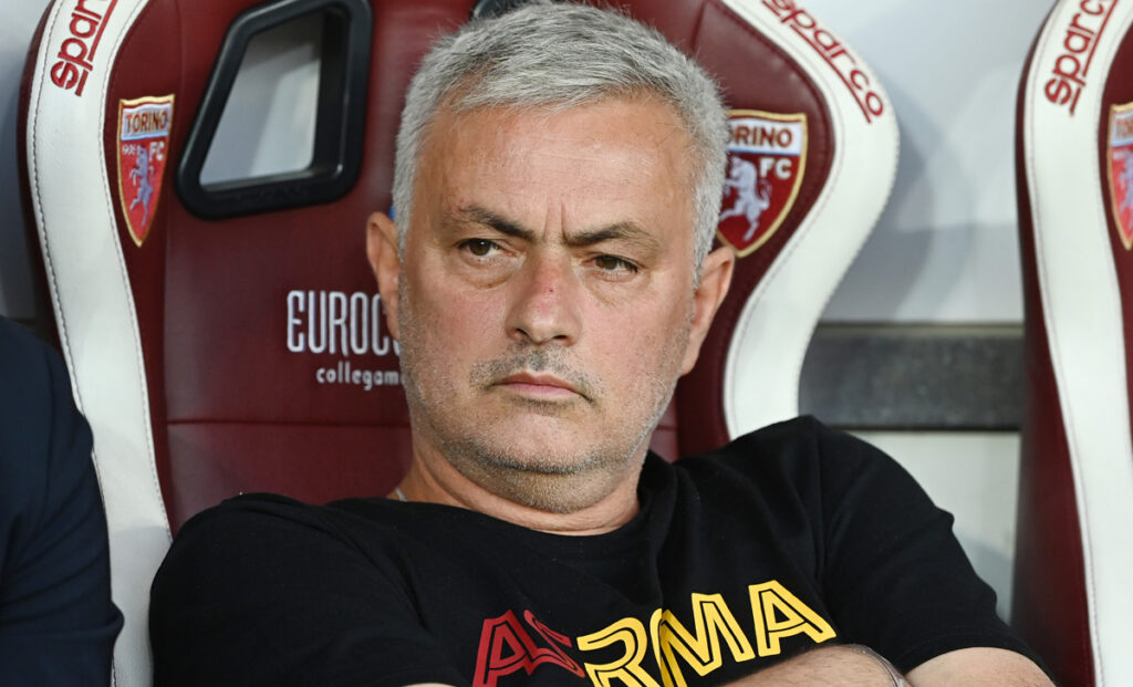 Mourinho: «Finale di Conference? Serve dimenticarsi la storia della Roma» 1 Mourinho