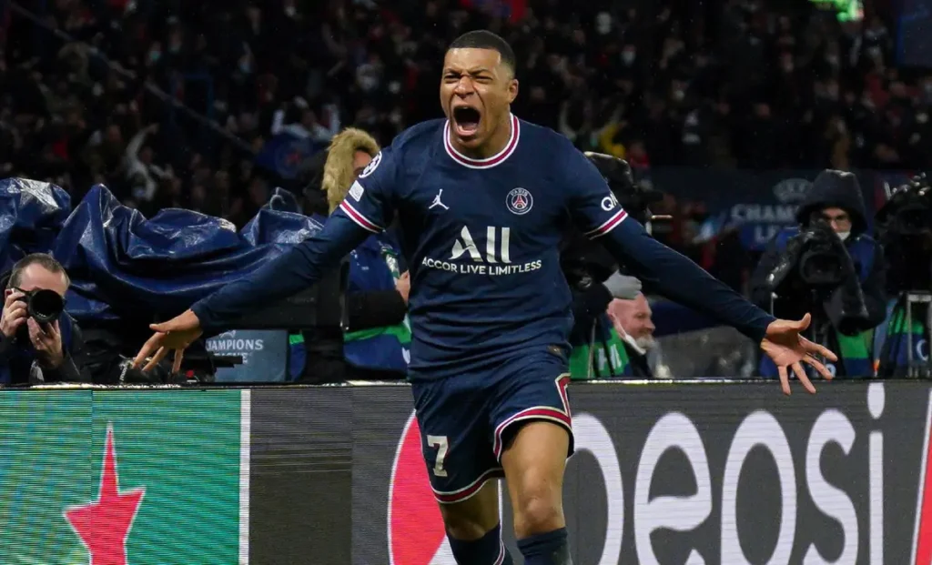 Psg Mbappé, incredibile: il giocatore potrebbe rimanere a Parigi 1 Mbappé