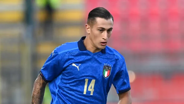 Salvatore Esposito MG9 3355