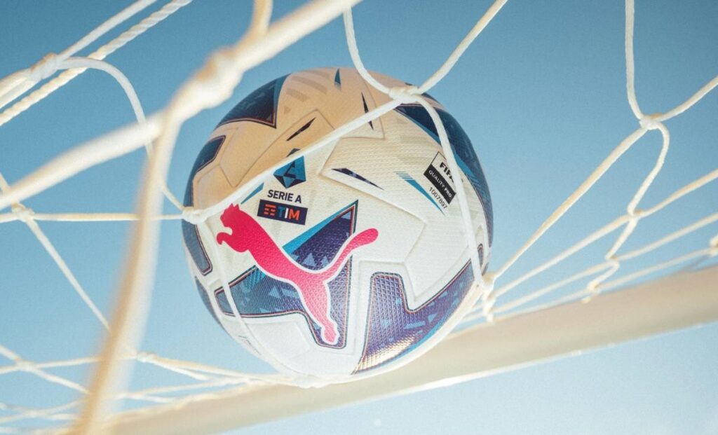 Corrado Melis a Cagliarinews24: «Il FUTSAL può aiutare l'ATTIVITA' DI BASE di molte squadre, come ha fatto la LAZIO» 1 PALLONE SERIE A 2022-2023