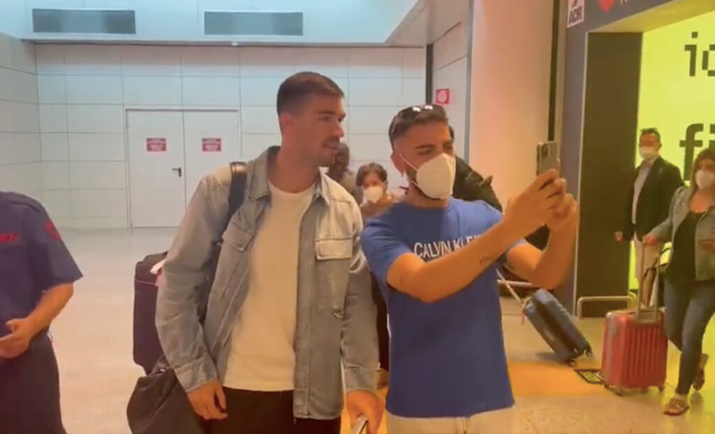 Romagnoli Lazio, il difensore sbarca a Fiumicino: «Finalmente» - VIDEO 23 Romagnoli 1
